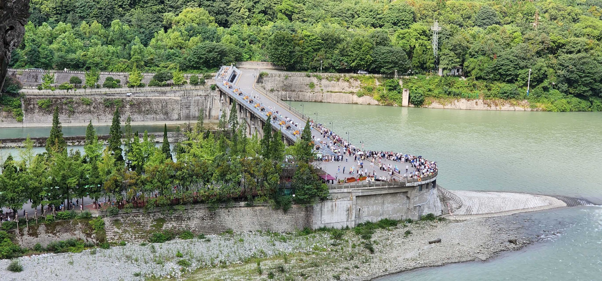 Dujiangyan 41690972828.jpg